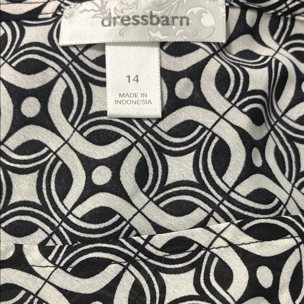 Dressbarn Black and White Geometric Dress - Picture 2 of 8